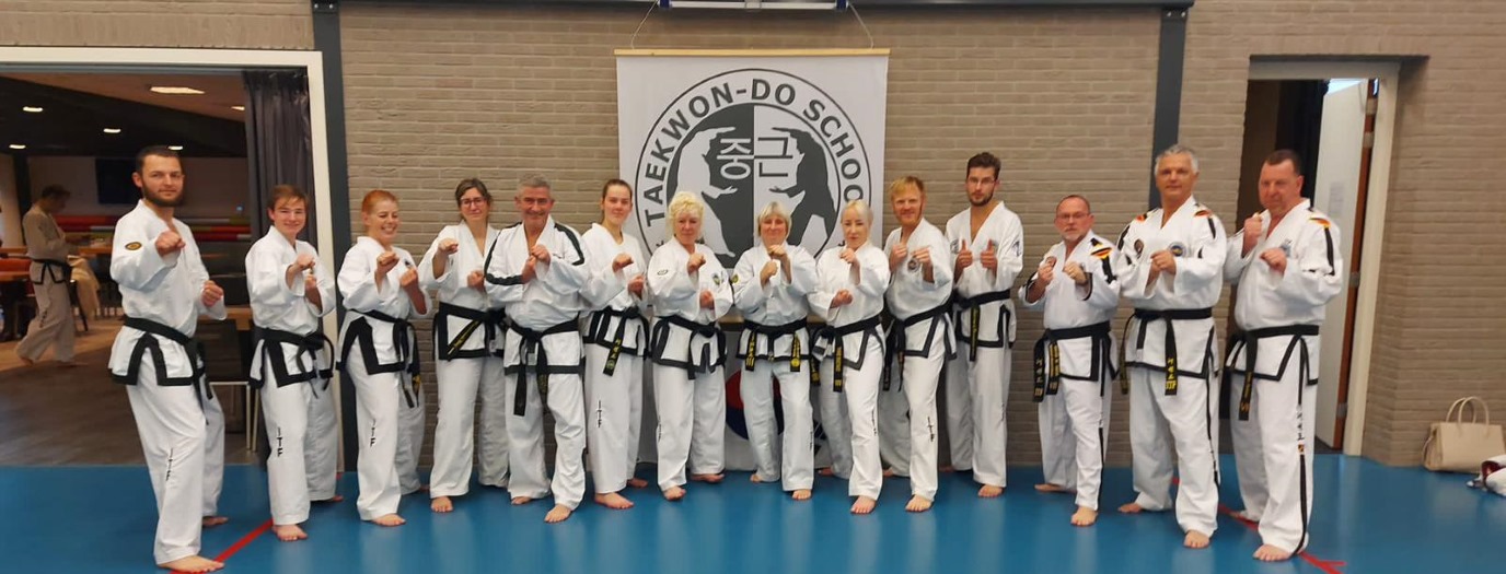 de zwarte banders van Joong-Gun, twee meesters en de grootmeester