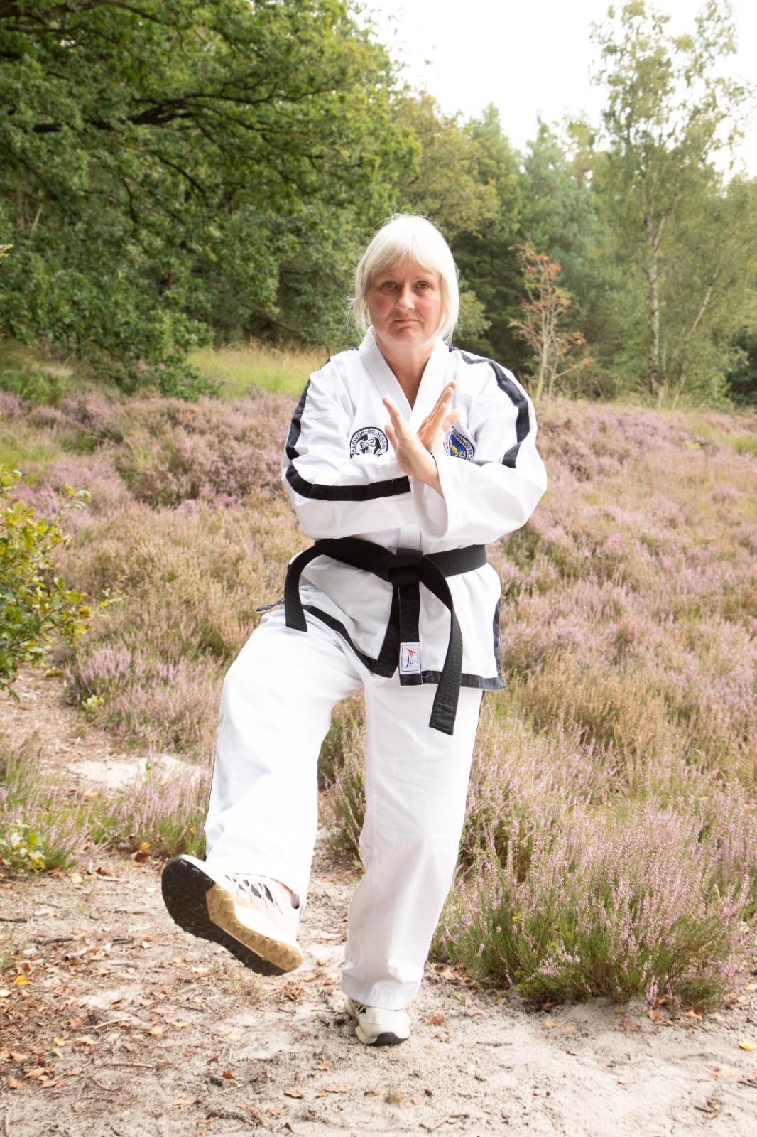 Barbara maakt een bituro chagi op de heide