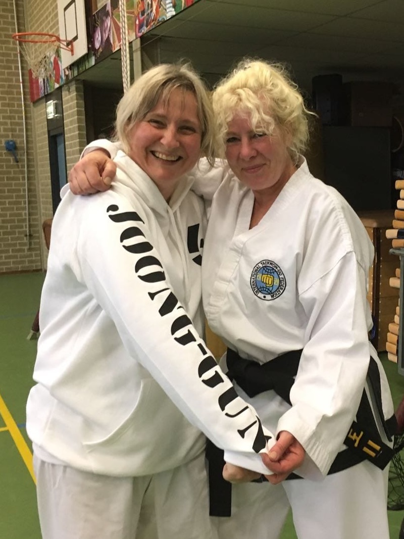 Barbara poseert met Gretha Barbara poseert met Gretha