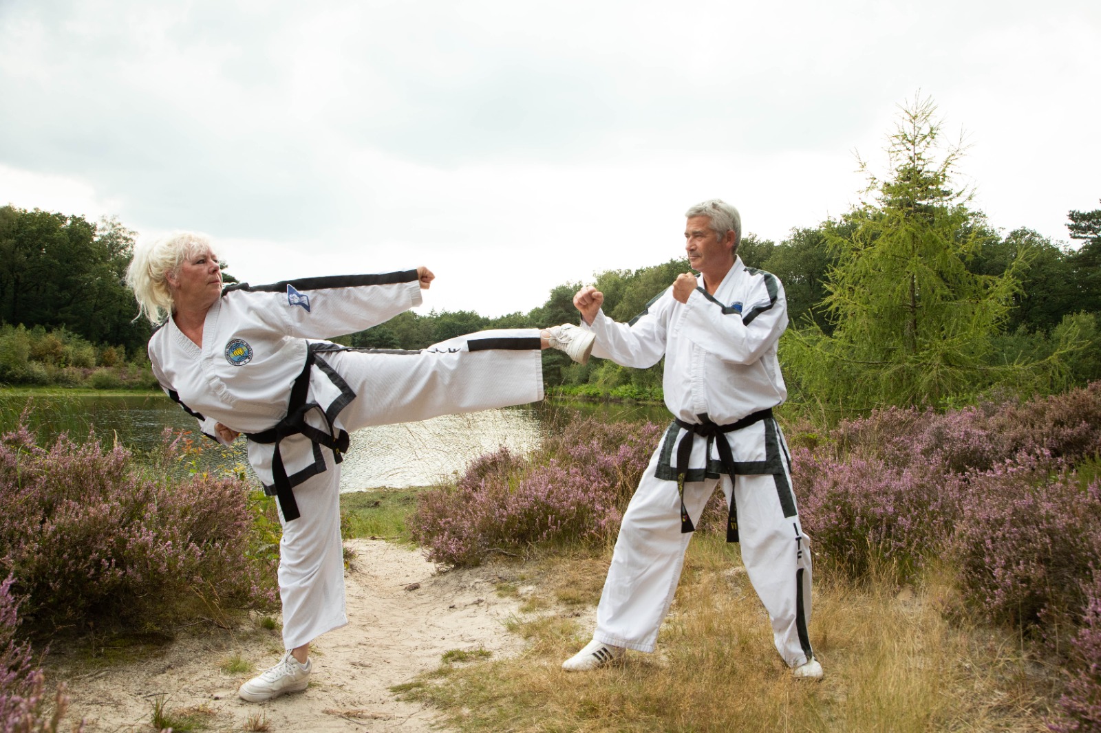 Bernd en Gretha in dobok op de heide