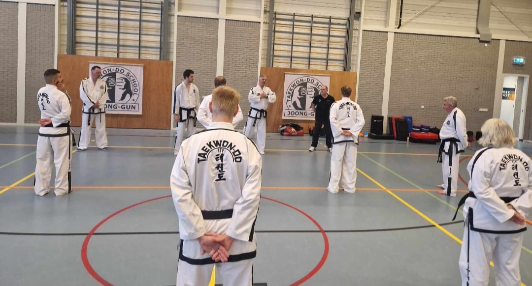 de groep staat opgesteld de groep staat opgesteld